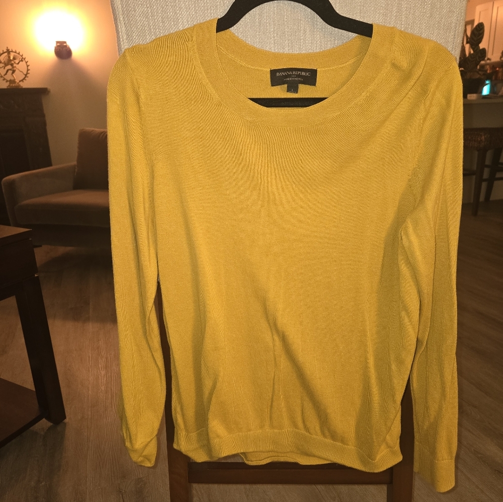 Banana Republic Forever Sweater in Large Yellow - Mustard
